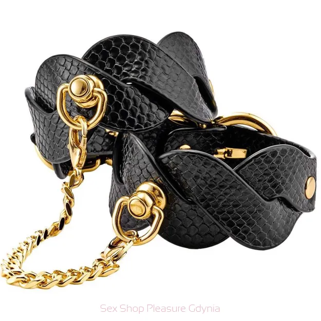 Kajdanki na nogi ze złotymi okuciami